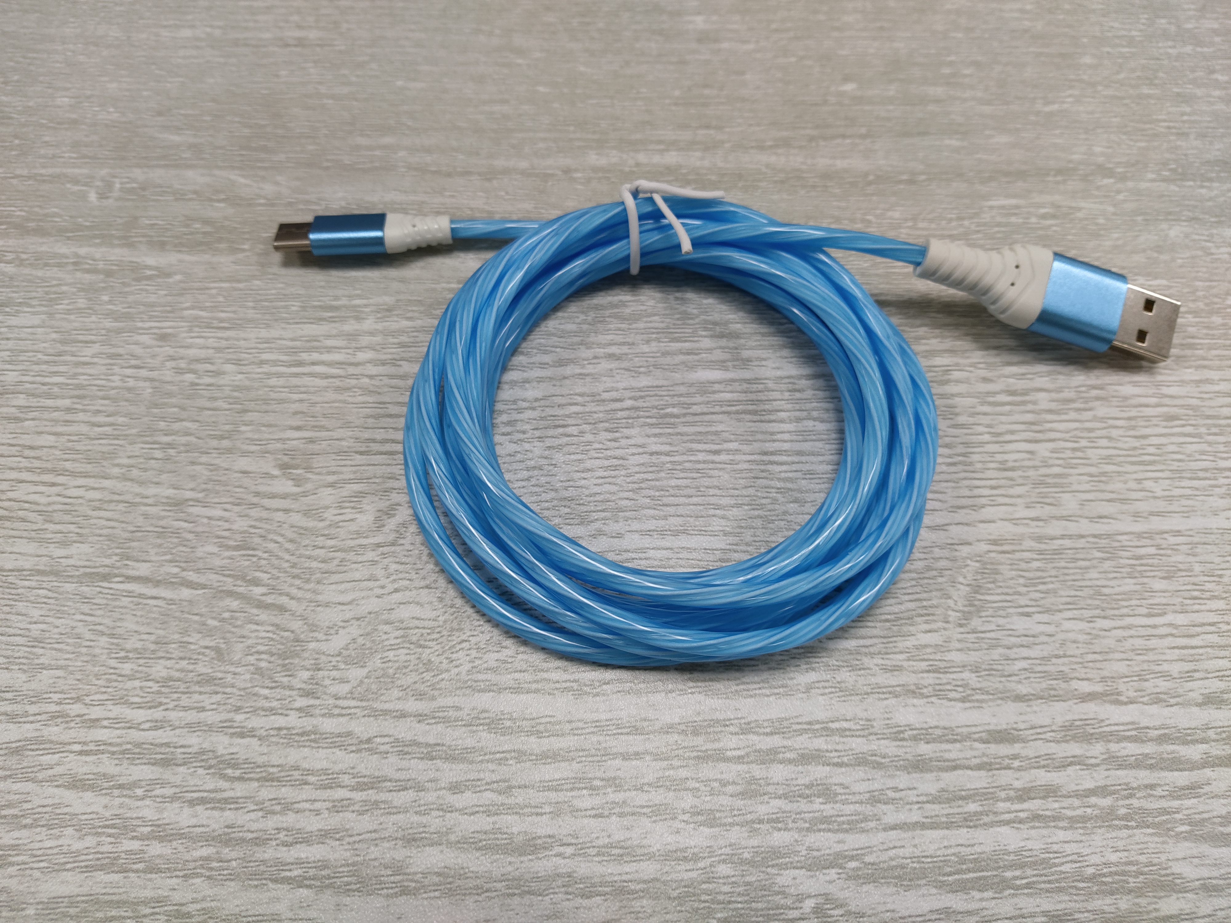 什么是流光數(shù)據(jù)線？聯(lián)鑫德誠數(shù)據(jù)線定制生產(chǎn)廠家，